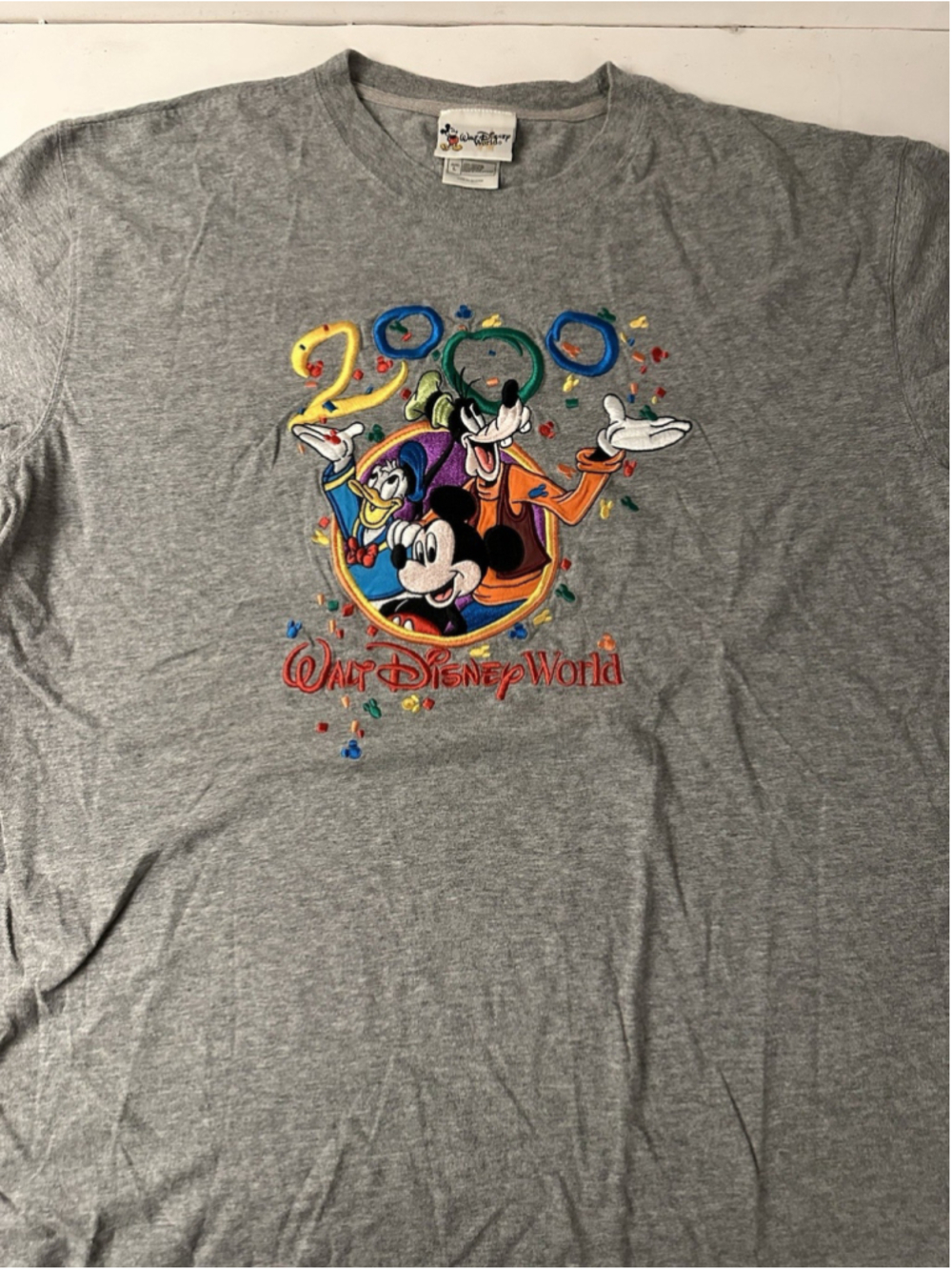 Vintage 2000 Walt Disney World T Shirt Large Millennium Mickey Goofy Donald Grey